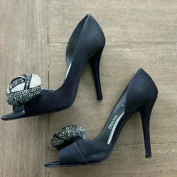 Stuart Weitzman Swarovski Crystal rose black heels - Picture 4 of 7